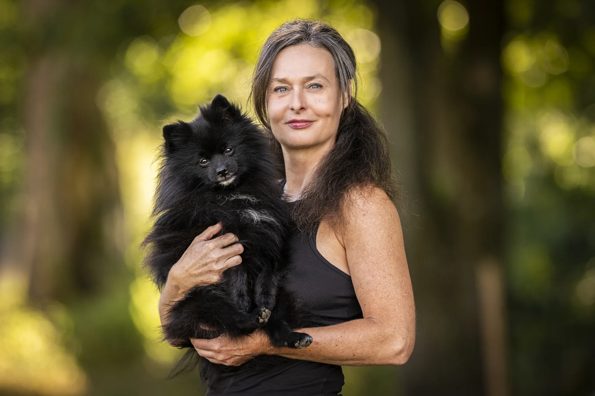 Glücklicher Hund nach der Pflege